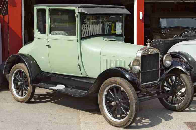 Ford Model T Coupe 1926 In 1914 Ford began paying his employees five 