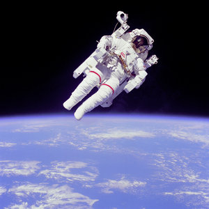 [Image: astronaut_free_flight_above_earth.jpg]