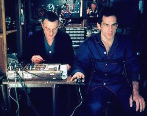 Ben Stiller (as Gaylord Focker) and Robert de Niro in Meet the Parents