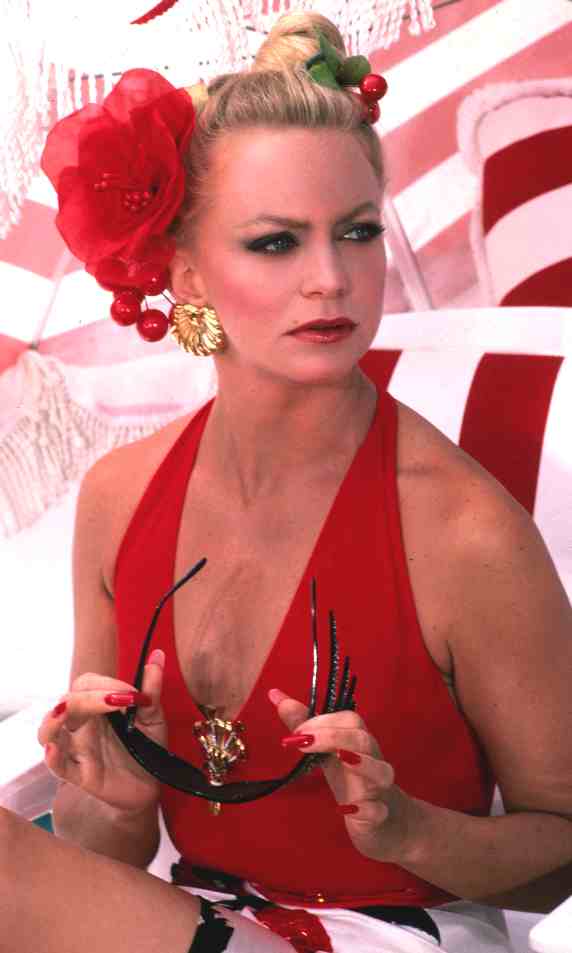 http://www.solarnavigator.net/films_movies_actors/actors_films_images/Goldie_Hawn_Overboard.jpg