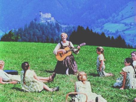 maria_hills_guitar_children_singing_lessons_music.jpg