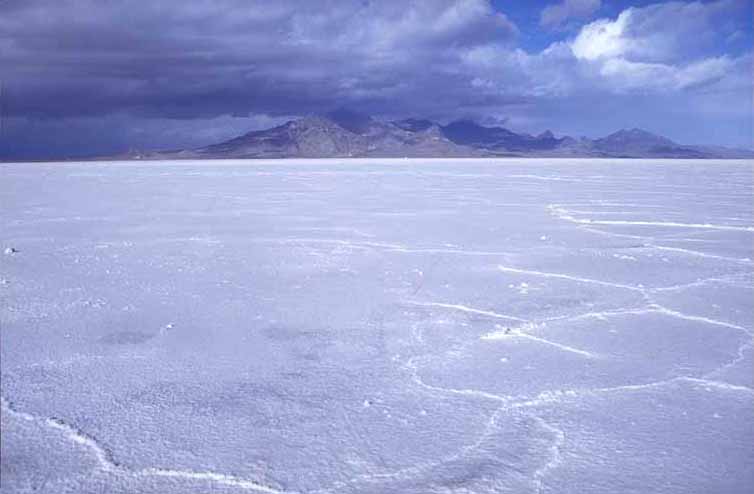 http://www.solarnavigator.net/geography/geography_images/salt_flats_bonneville_utah_usa.jpg