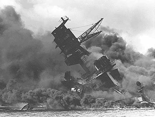 http://www.solarnavigator.net/history/explorers_history/Pearl_Harbor_USS_Arizona_ablaze.jpg