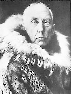 roald_amundsen_wearing_furskins.jpg
