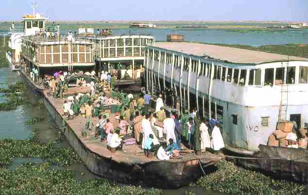 Barges carrying people and crops in the Sudan