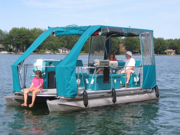 Solar Loon - production boat sailing