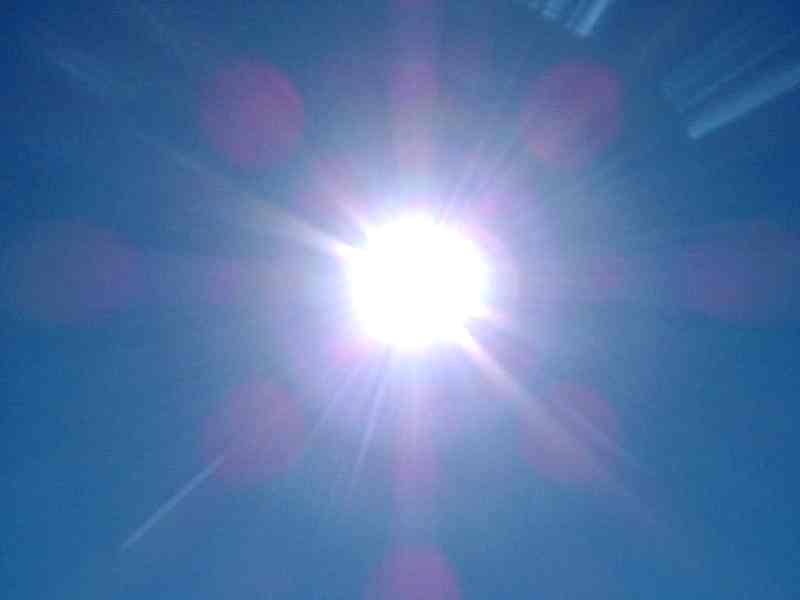 http://www.solarnavigator.net/images/sun_viewed_through_camera_lens.jpg