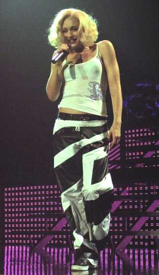 Gwen Stefani performing "Luxurious" in November 2005