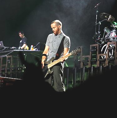 Linkin Park, Dave phoenix Farrell playing Stockholm