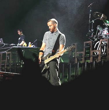Linkin Park, Dave phoenix Farrell playing Stockholm