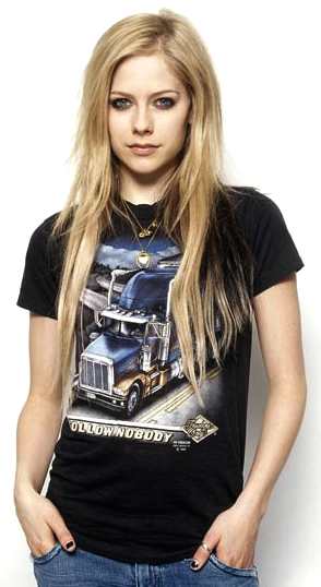 Avril Lavigne wearing trucker T shirt