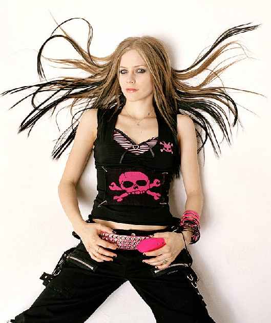 Avril Lavigne - pirate outfit