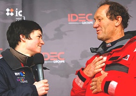 Ellen Macarthur greets Francis Joyon role reversal January 2008