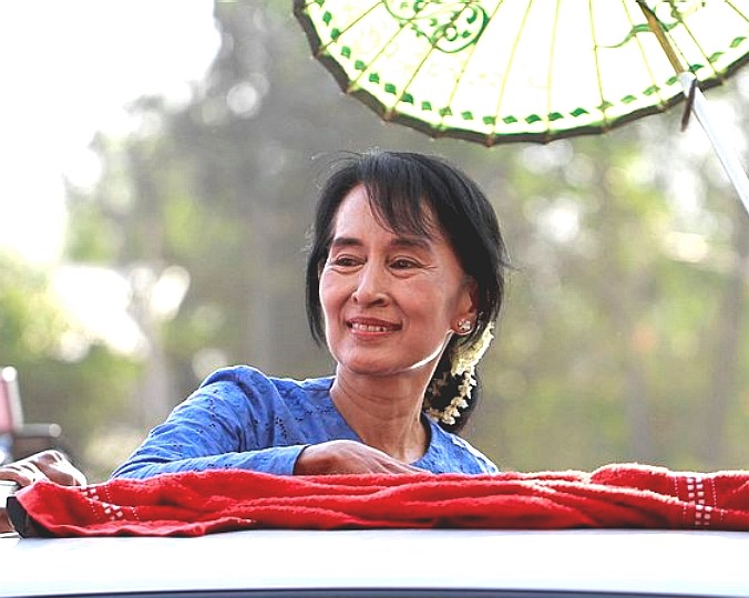 Aung San Suu Kyi campainging Khawmu 2012, nobel peace prize winner 1991