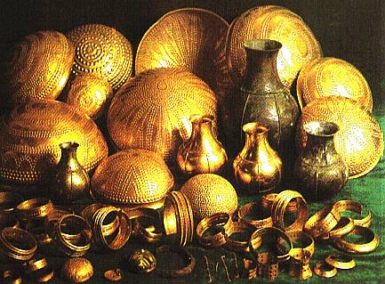 Treasure hoard of prehistoric gold, cups, plates, jewellery