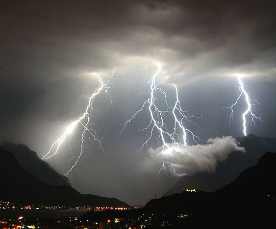 Lightning stikes over Italy 2006