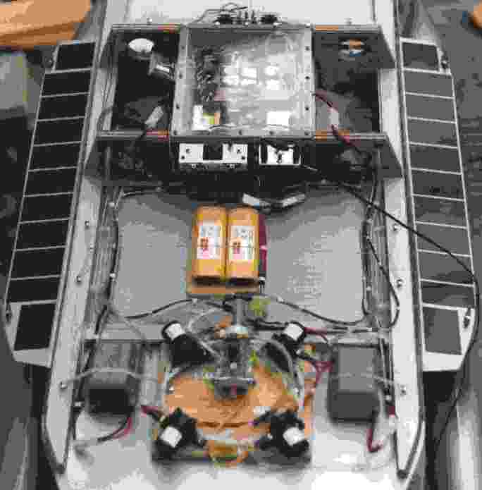 General layout of the electrical and electronic components on this robot boat
