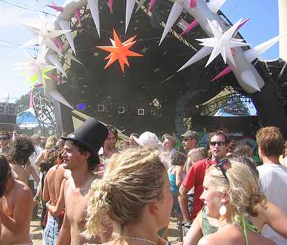 The Galde music festival Berkshire sunshine crowd Nick Ladd