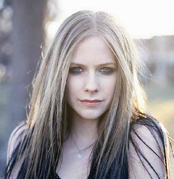 Avril Lavigne braids