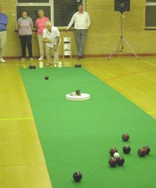 Bowls indoor carpet game