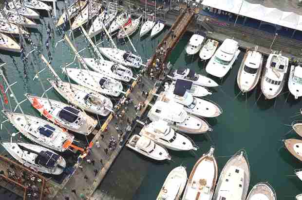 Genoa marina boat show harbour sailing yachts