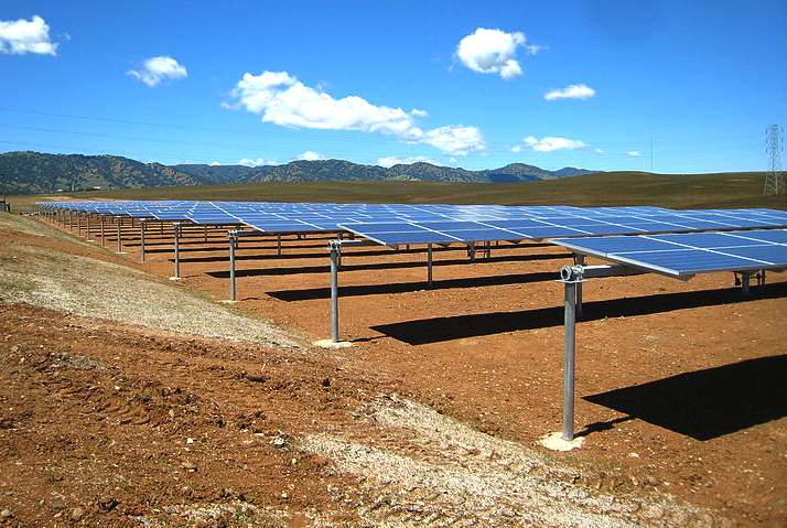 Single axis solar farm tracking in California