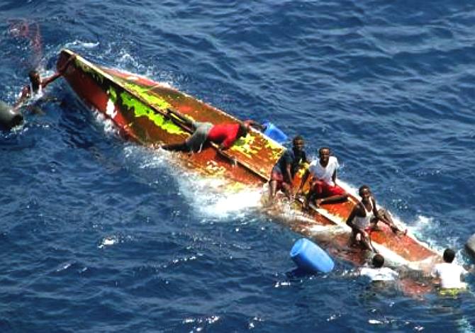 Somali pirates disarmed, their boat sinking